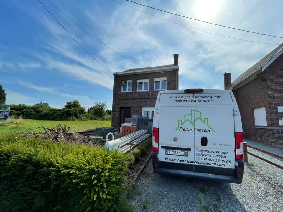 Slide 5 - Freitas concept background